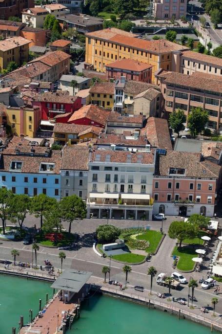 Attico In Piazza Matteotti Apartment Десенцано дел Гарда Екстериор снимка