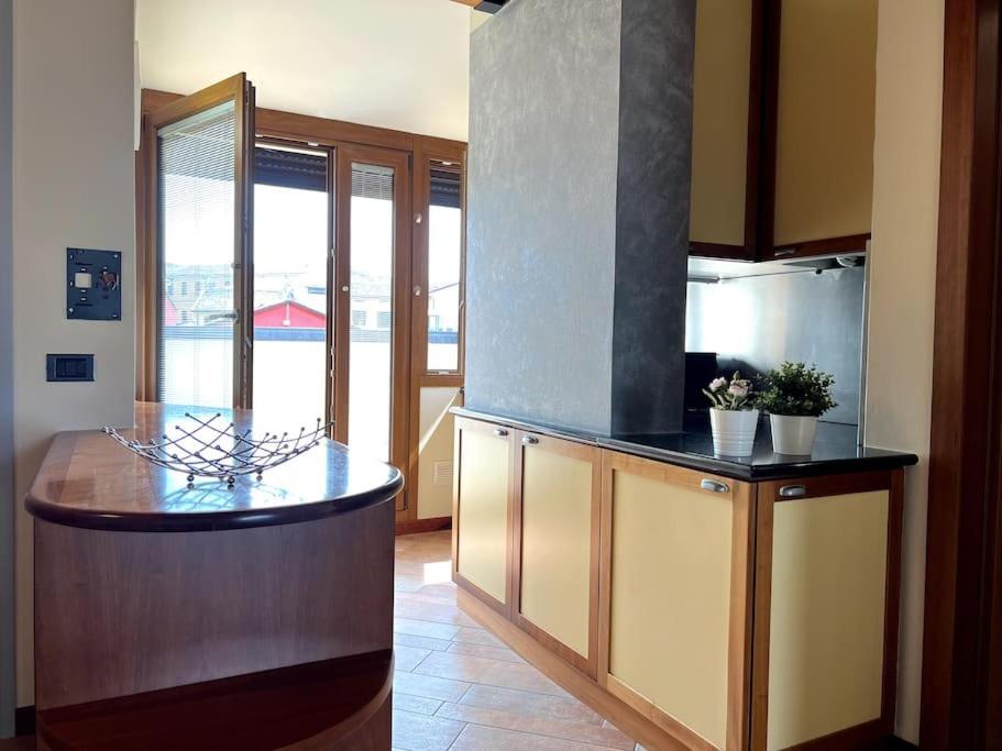 Attico In Piazza Matteotti Apartment Десенцано дел Гарда Екстериор снимка